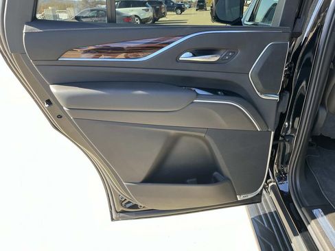 Used 2021 Cadillac Escalade Premium Luxury w/ Performance Package image 18