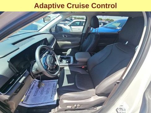 Used 2026 Kia Carnival EX FWD image 10