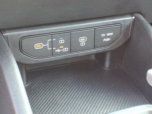 Used 2025 Kia K4 LXS image 17