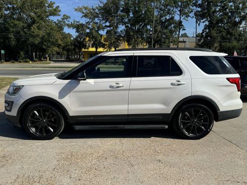 Used 2017 Ford Explorer XLT w/ Equipment Group 202A image 8