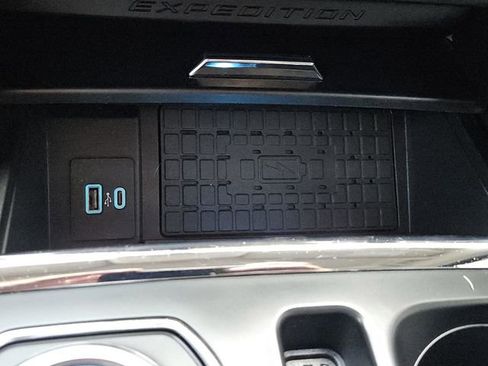 Used 2023 Ford Expedition XLT image 19