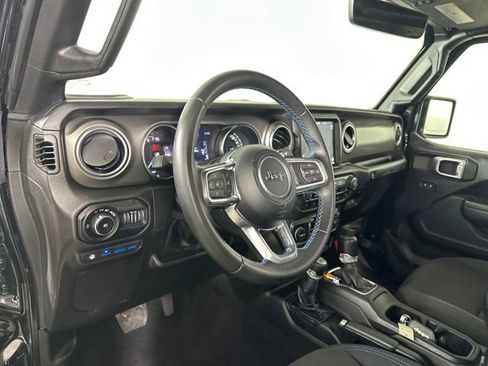 Used 2022 Jeep Wrangler Unlimited Rubicon 4xe image 13