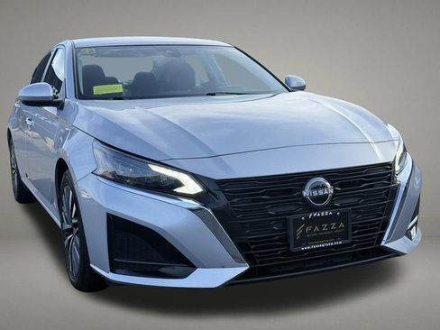 Used 2023 Nissan Altima 2.5 SV FWD image 8