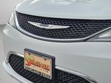 Used 2020 Chrysler Pacifica Touring-L image 6