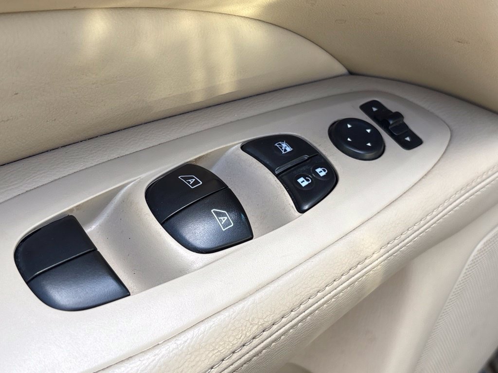 Used 2017 Nissan Pathfinder SL w/ SL Premium Package FWD image 11
