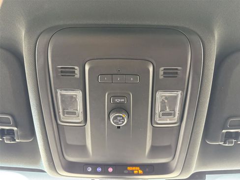 Used 2021 Chevrolet Suburban LT image 6