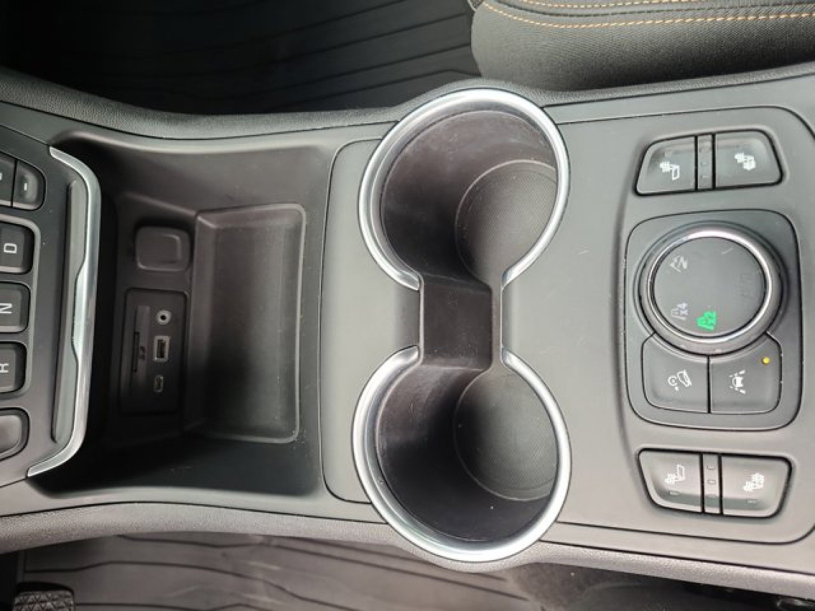 Used 2021 GMC Terrain SLT w/ Infotainment Package II AWD/4WD image 14