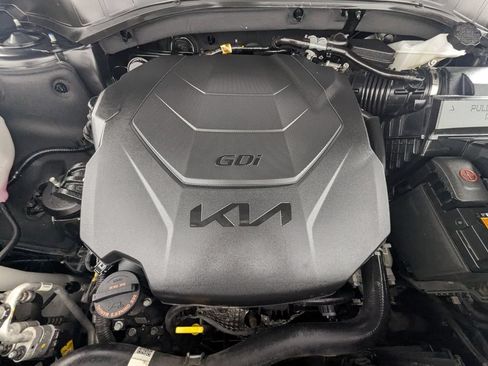 Used 2024 Kia Telluride EX w/ EX Captain's Chair Package FWD image 9