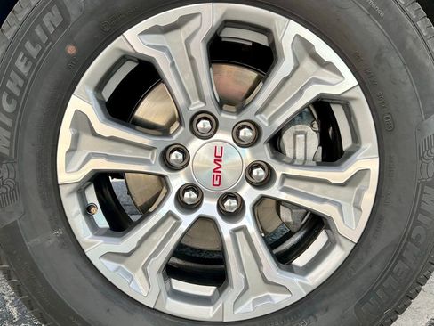 Used 2025 GMC Sierra 1500 SLT image 33