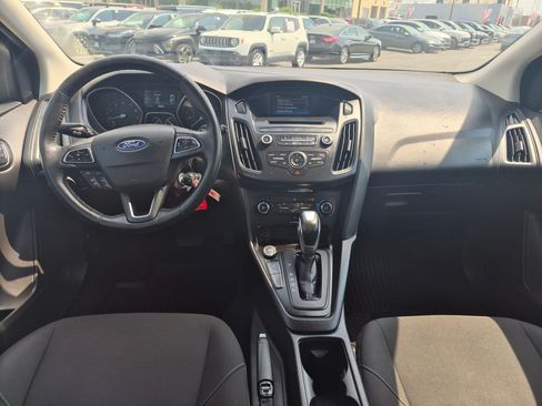 Used 2015 Ford Focus SE w/ SE Cold Weather Package FWD image 24