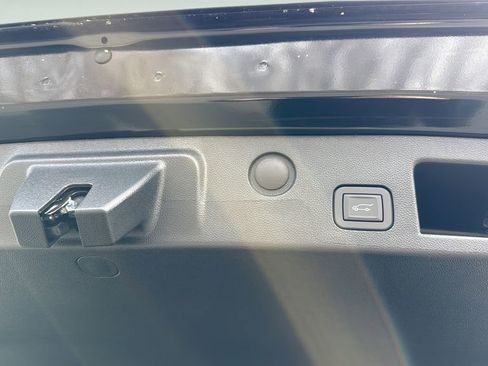 New 2026 Chevrolet Equinox LT w/ Convenience Package II AWD/4WD image 19