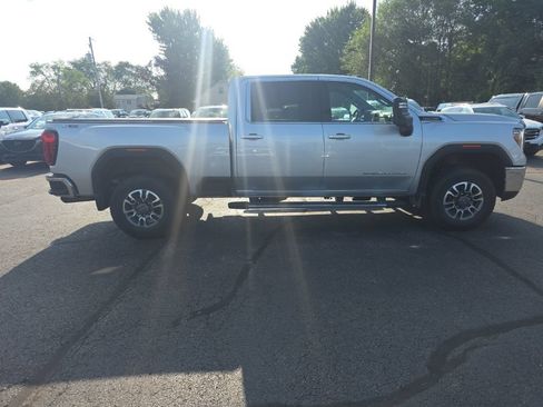 Used 2022 GMC Sierra 2500 SLE w/ SLE Value Package; AWD/4WD image 4