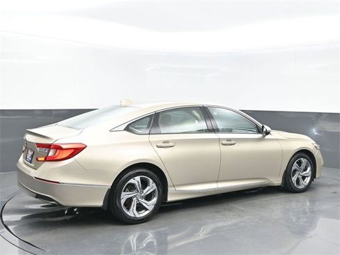 Certified 2018 Honda Accord EX image 6