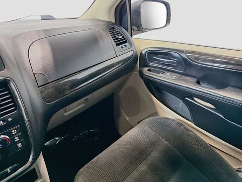 Used 2019 Dodge Grand Caravan SE w/ UConnect Hands-Free Group FWD image 20