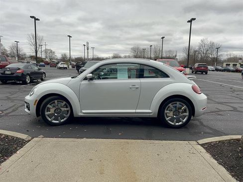 Used 2019 Volkswagen Beetle 2.0T SE w/ SE Premium Package image 4