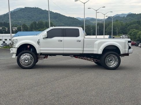 Used 2022 Ford F450 Platinum w/ FX4 Off-Road Package AWD/4WD image 4