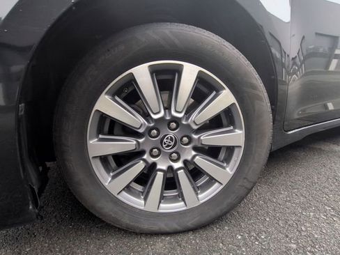 Used 2020 Toyota Sienna XLE image 31