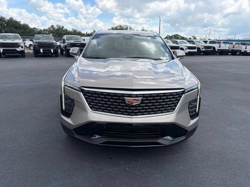 Used 2024 Cadillac XT4 Premium Luxury FWD image 2