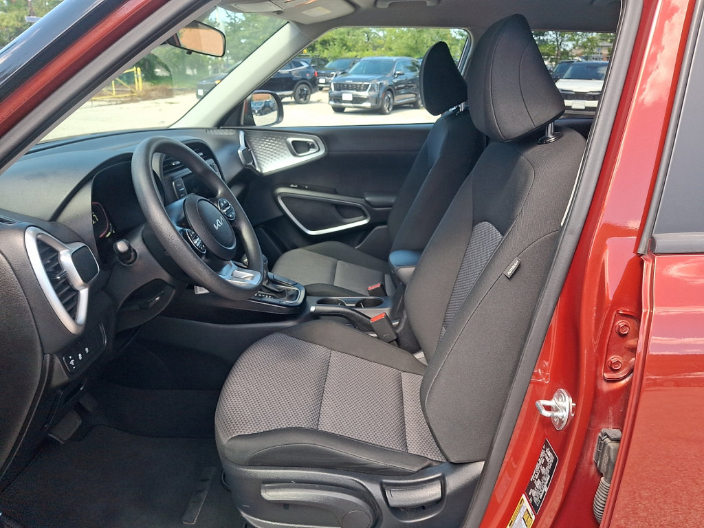 Used 2024 Kia Soul LX w/ LX Technology Package FWD image 24