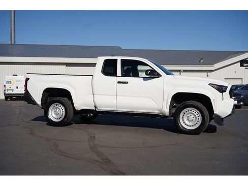 Used 2024 Toyota Tacoma SR image 2