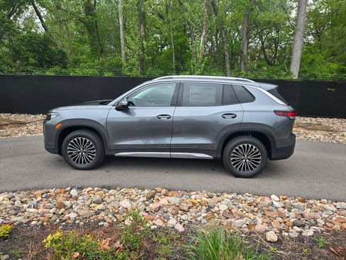 New 2026 Volkswagen Tiguan S AWD/4WD image 2