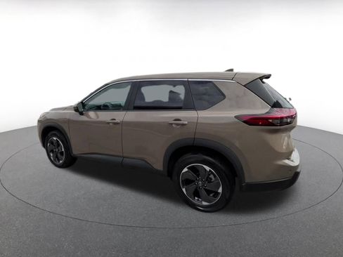 Used 2025 Nissan Rogue SV AWD/4WD image 13