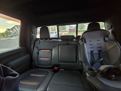 Used 2021 GMC Sierra 2500 AT4 w/ AT4 Premium Plus Package AWD/4WD image 11