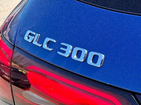 Used 2025 Mercedes-Benz GLC 300 4MATIC image 30