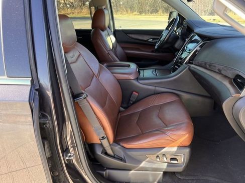 Used 2018 Cadillac Escalade ESV Premium Luxury image 25