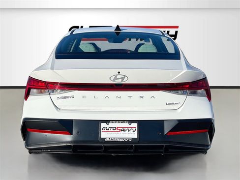 Used 2024 Hyundai Elantra Limited image 6