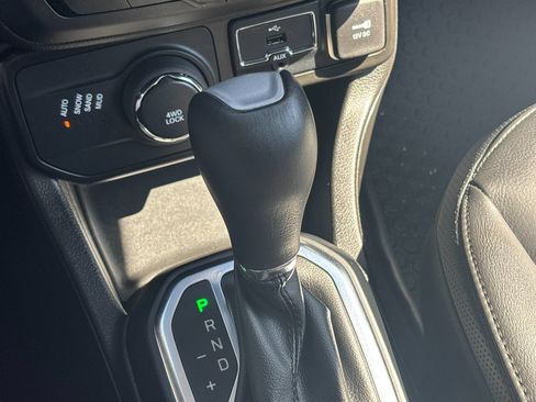 Used 2023 Jeep Renegade Limited AWD/4WD image 23