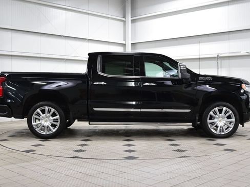 Used 2024 Chevrolet Silverado 1500 High Country w/ High Country Premium Package AWD/4WD image 9