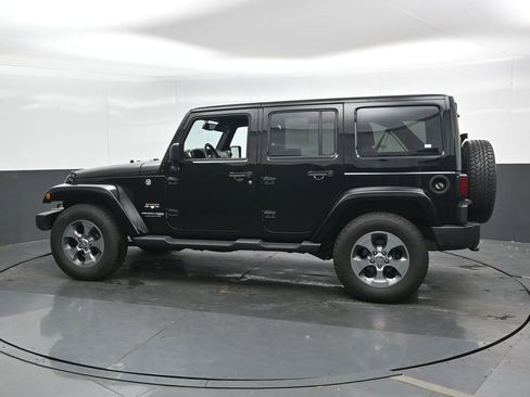Used 2018 Jeep Wrangler Unlimited Sahara w/ Connectivity Group AWD/4WD image 9