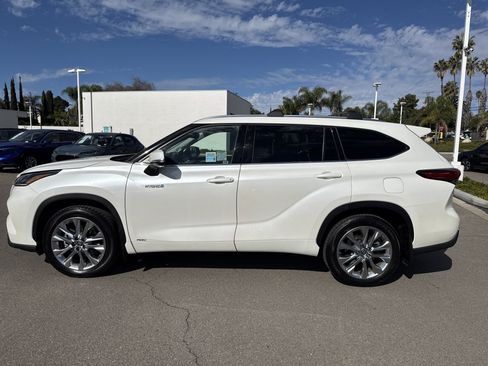 Used 2020 Toyota Highlander Limited image 2