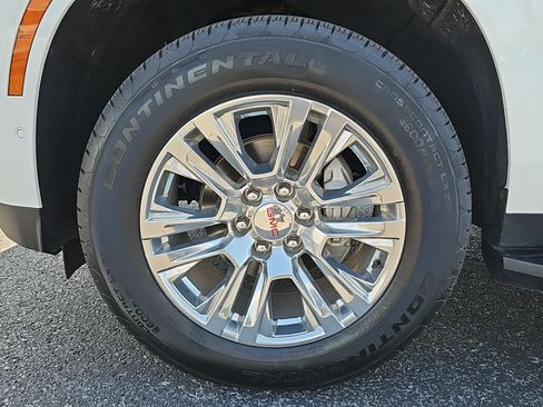 Used 2025 GMC Yukon Denali AWD/4WD image 9