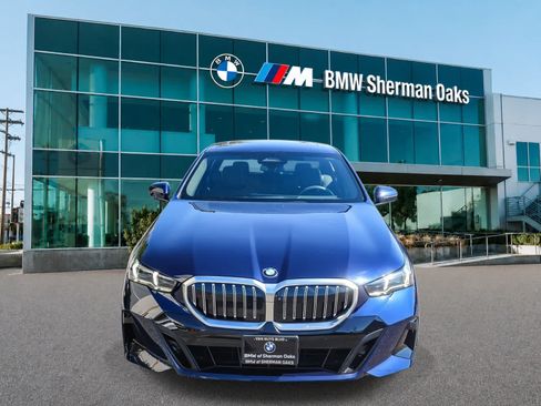 Used 2026 BMW 530i w/ M Sport Package RWD image 2