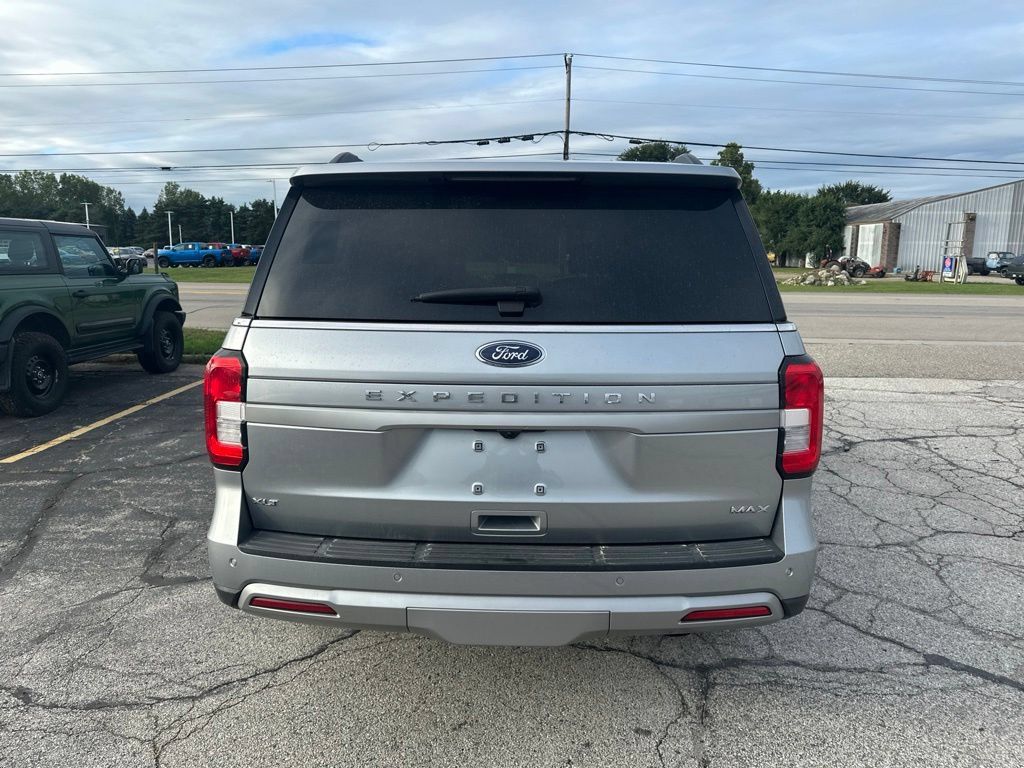 Used 2024 Ford Expedition Max XLT AWD/4WD image 4