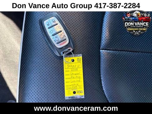 Used 2025 Chrysler Pacifica Limited image 29