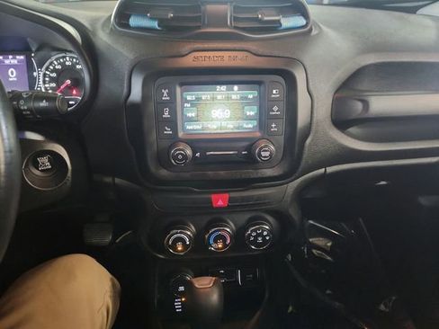 Used 2017 Jeep Renegade Altitude AWD/4WD image 14