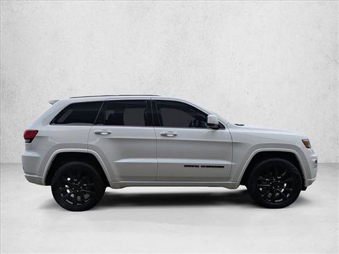 Used 2020 Jeep Grand Cherokee Altitude image 4