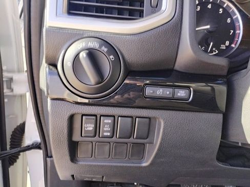 Used 2021 Nissan Titan SV w/ SV Convenience Package image 14