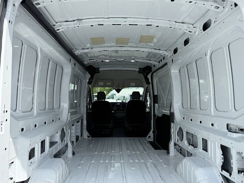 Used 2024 Ford Transit 250 148 Medium Roof Extended AWD image 3