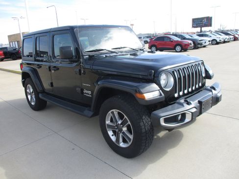 Used 2018 Jeep Wrangler Unlimited Sahara image 6