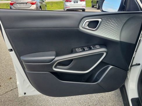 Used 2021 Kia Soul LX FWD image 15