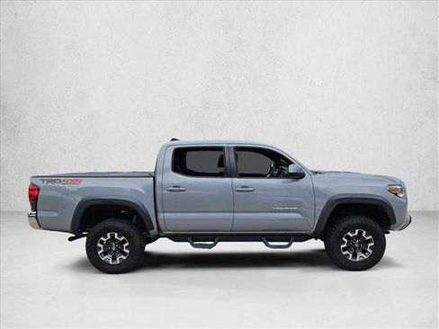 Used 2019 Toyota Tacoma TRD Off-Road AWD/4WD image 4