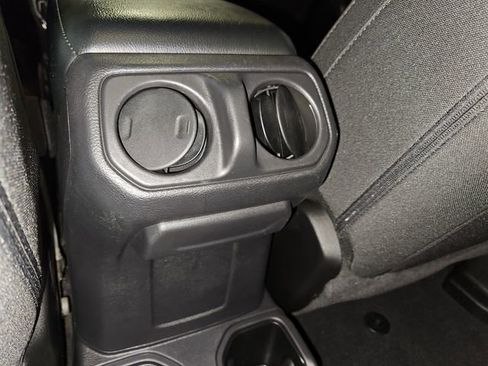 Used 2022 Jeep Wrangler Unlimited Sport image 15