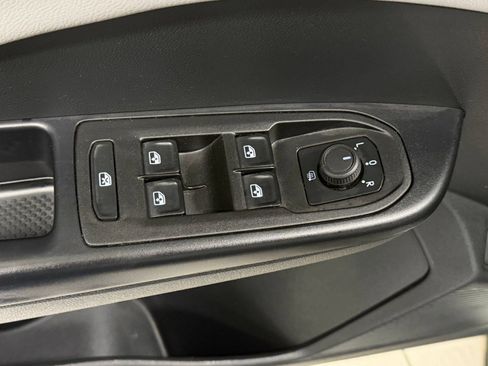 Used 2024 Volkswagen Taos SE AWD/4WD image 21