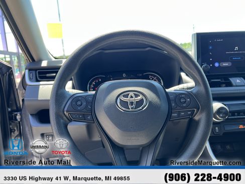 Used 2025 Toyota RAV4 XLE AWD/4WD image 21