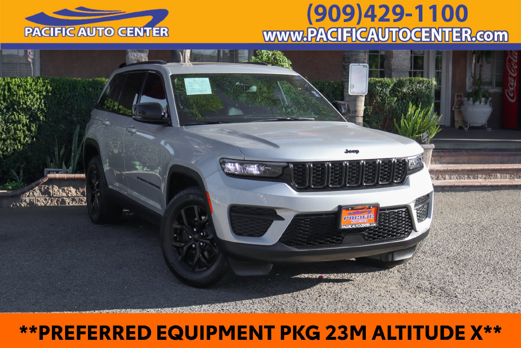 Used 2024 Jeep Grand Cherokee Altitude RWD image 1