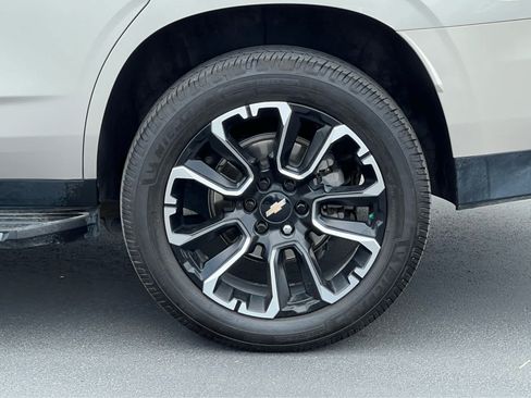Used 2022 Chevrolet Tahoe LT w/ LT Signature Plus Package AWD/4WD image 14